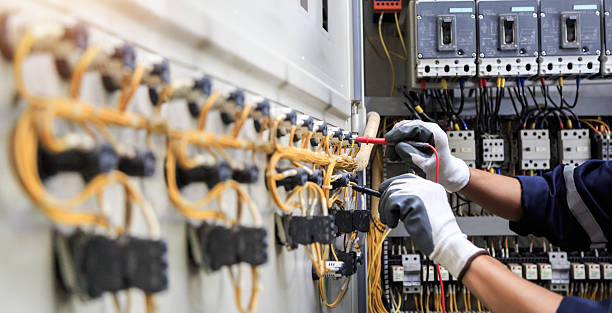 Professional Electrician technician working in Oxford, MI